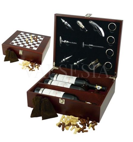 Darčekový obal so šachovou súpravou na 3 vína mahagon + 12 vinárskych pomôcok